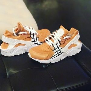 nike huarache burberry